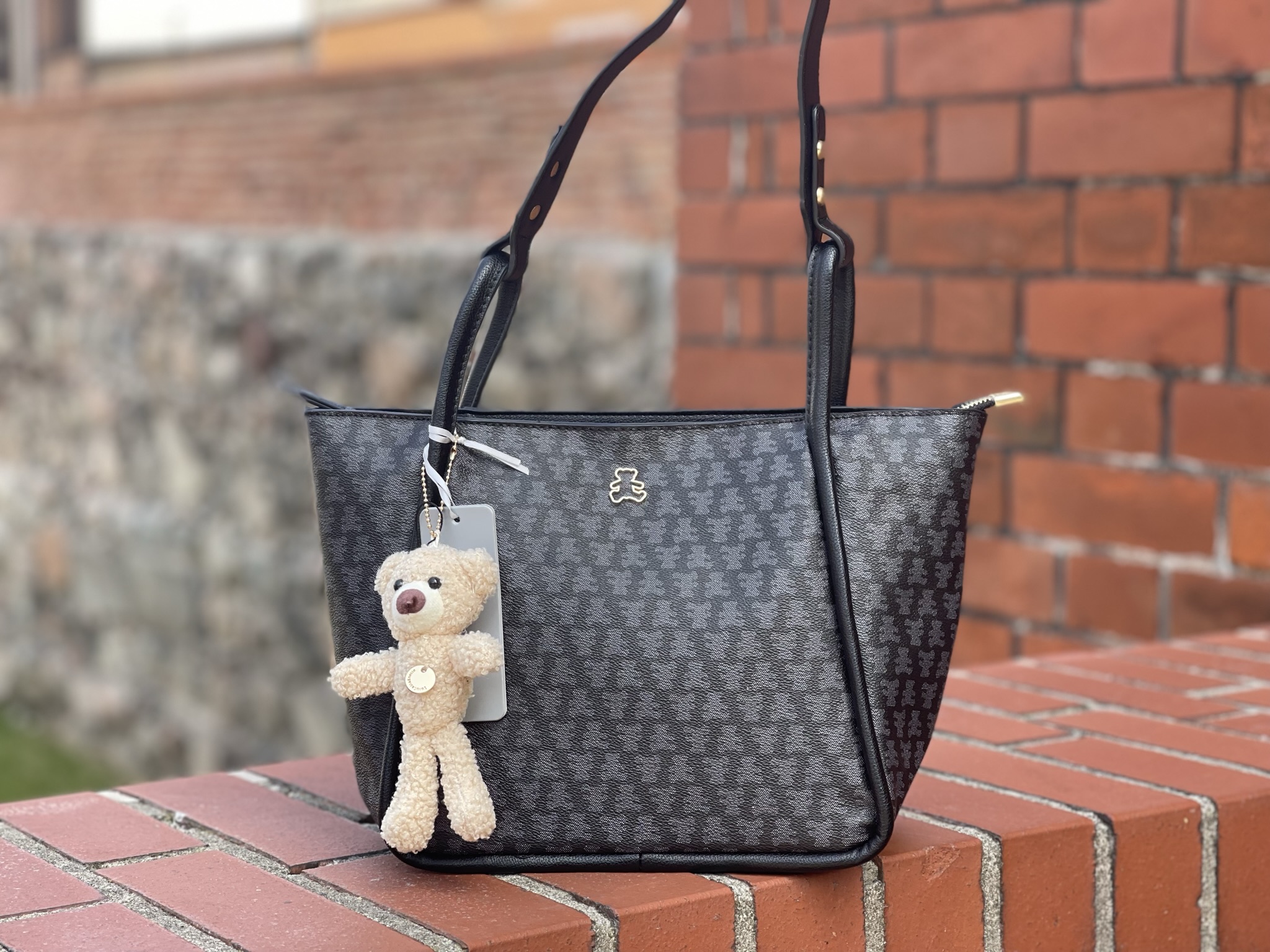 Shoperka Lulu Castegnatte z misiem