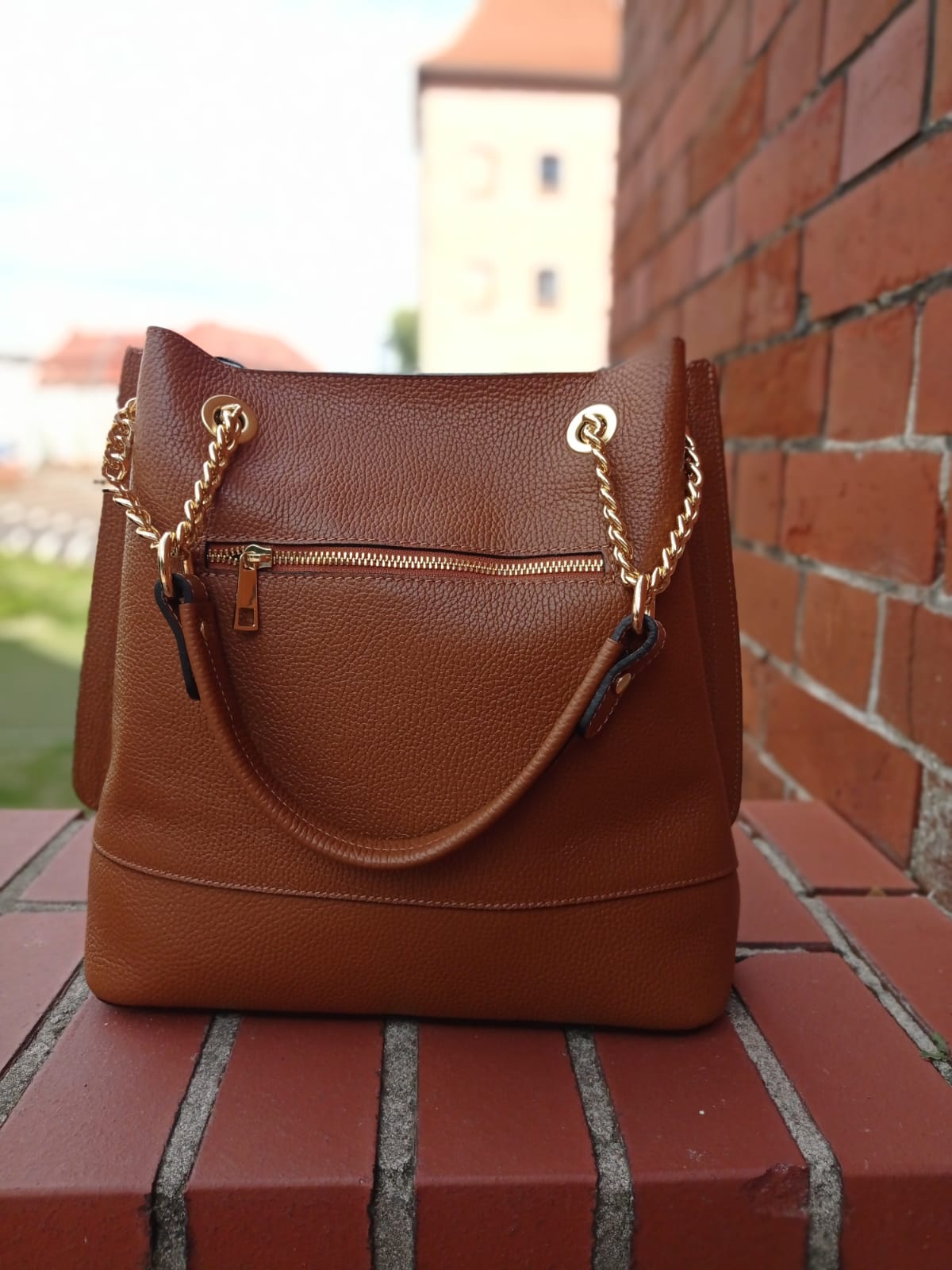 Camelowy skórzany worek Laury Biaggi - obrazek 4